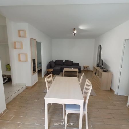 T2 Renove En Rdc Avec Cour, Intra Muros Avignon Exterior photo
