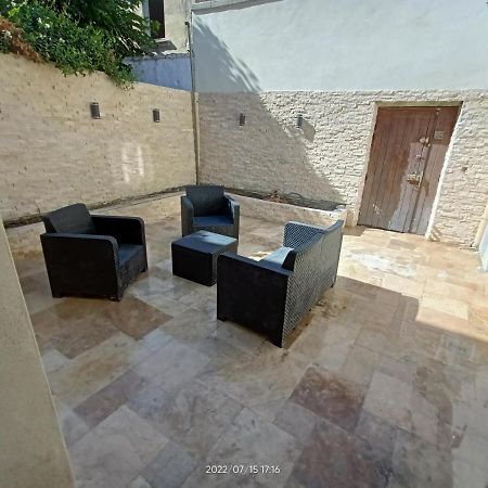 T2 Renove En Rdc Avec Cour, Intra Muros Avignon Exterior photo