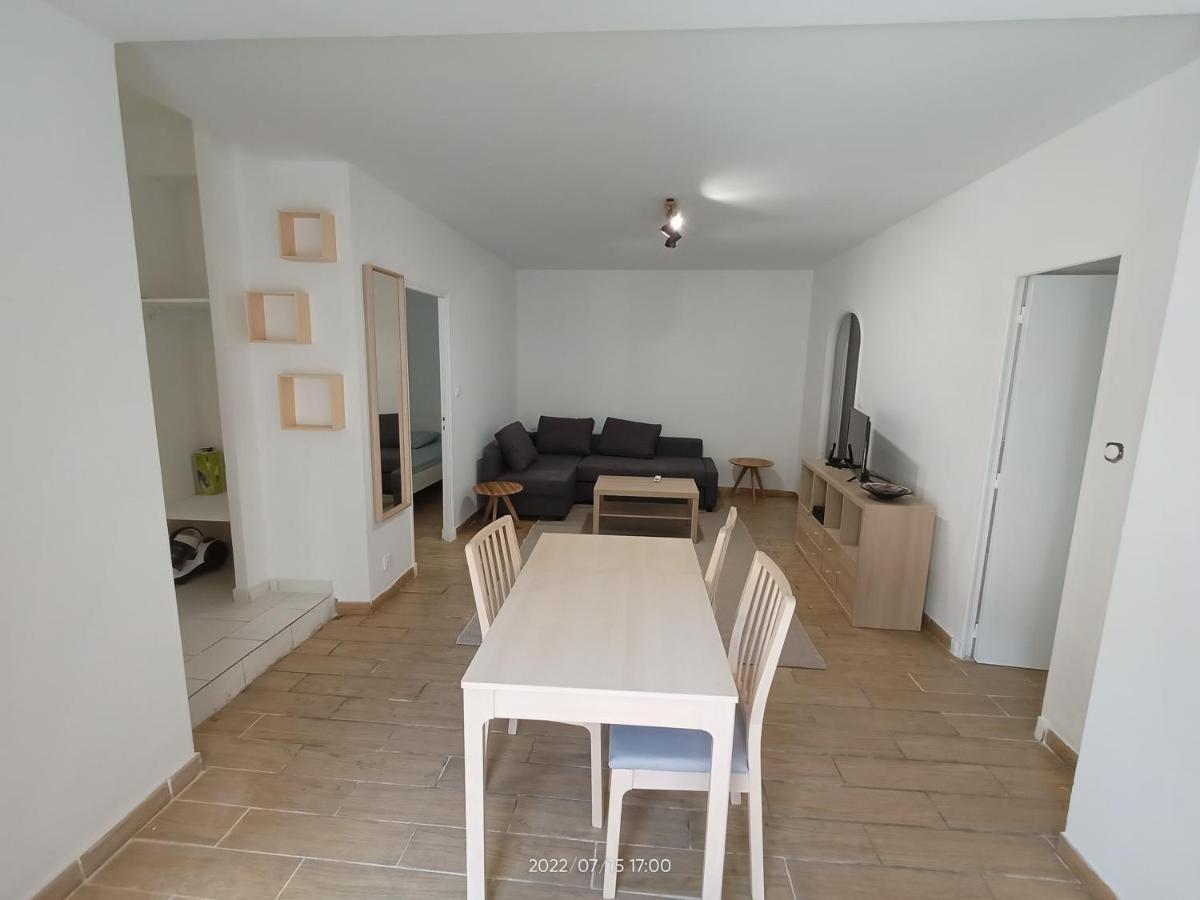 T2 Renove En Rdc Avec Cour, Intra Muros Avignon Exterior photo